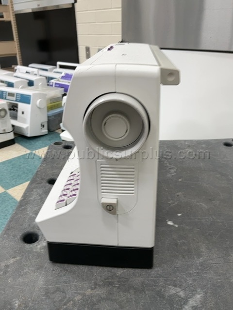 PFAFF SEWING MACHINE SELECT 4.2 #2   Government Surplus Auction - Photo #3