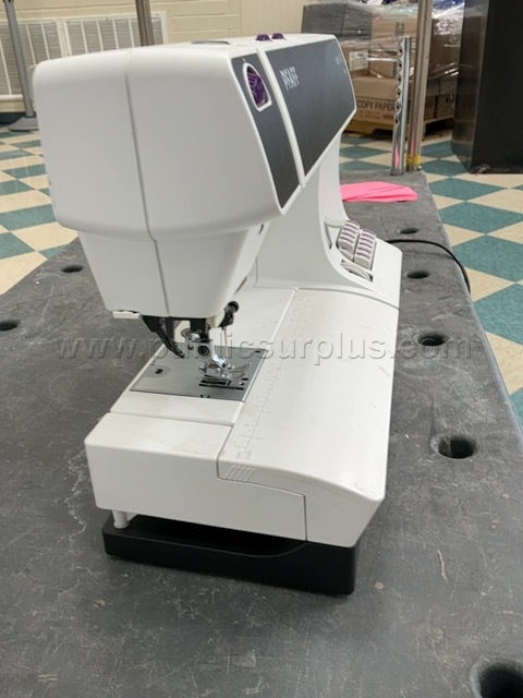 PFAFF SEWING MACHINE SELECT 4.2 #2   Government Surplus Auction - Photo #4