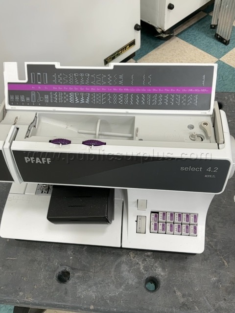 PFAFF SEWING MACHINE SELECT 4.2 #4   Government Surplus Auction - Photo #4