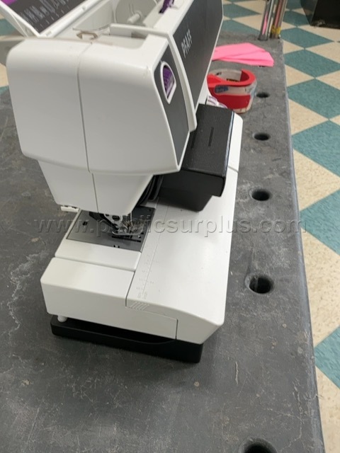 PFAFF SEWING MACHINE SELECT 4.2 #4   Government Surplus Auction - Photo #5