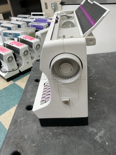 PFAFF SEWING MACHINE SELECT 4.2 #4   Government Surplus Auction - Photo #6