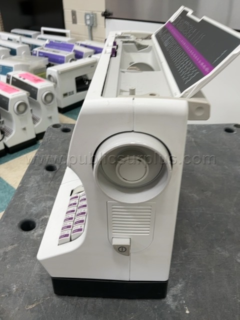 PFAFF SEWING MACHINE SELECT 4.2 #6   Government Surplus Auction - Photo #3