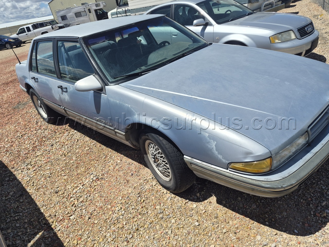 Blue 1990 Pontiac Bonneville   Government Surplus Auction - Photo #3