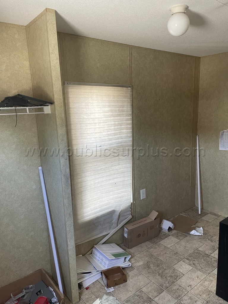 Lot 22RL - Park Model Mobile Home, Vin: 5CH200R3591153977   Government Surplus Auction - Photo #4