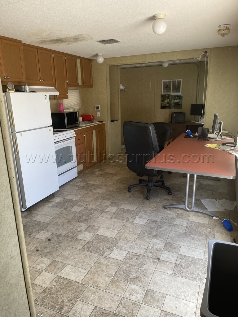Lot 22RL - Park Model Mobile Home, Vin: 5CH200R3591153977   Government Surplus Auction - Photo #5
