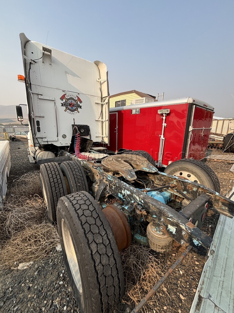 2007 Freightliner Tractor Truck w/Double Bunk Sleeper & Thermo King Sleeper Unit Freightliner  Government Surplus Auction - Photo #5