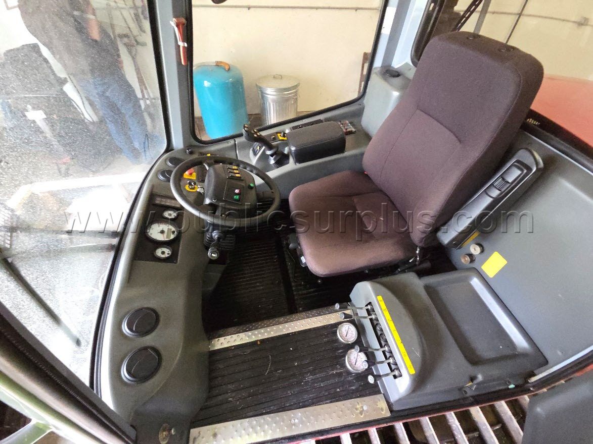 PistenBully Paana Snow Groomer   Government Surplus Auction - Photo #5