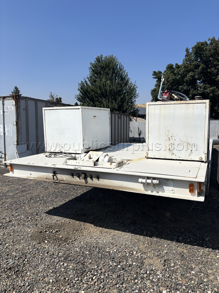 1985 Trail-Eze Hydraulic Tail Lowboy Model 4348 w/hydraulic winch  4348 Government Surplus Auction - Photo #2