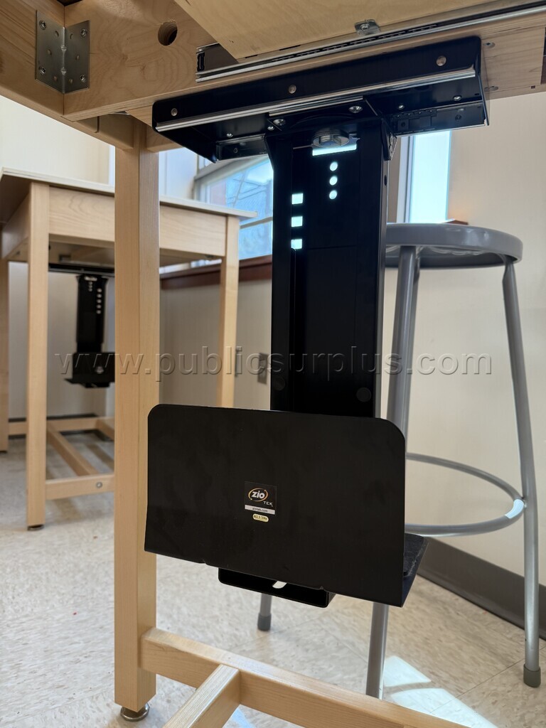 20 Adjustable Drafting Tables - (Item #22)   Government Surplus Auction - Photo #4