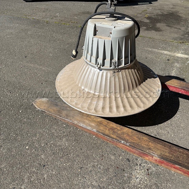 HID Fixture Big Light   Government Surplus Auction - Primary Photo