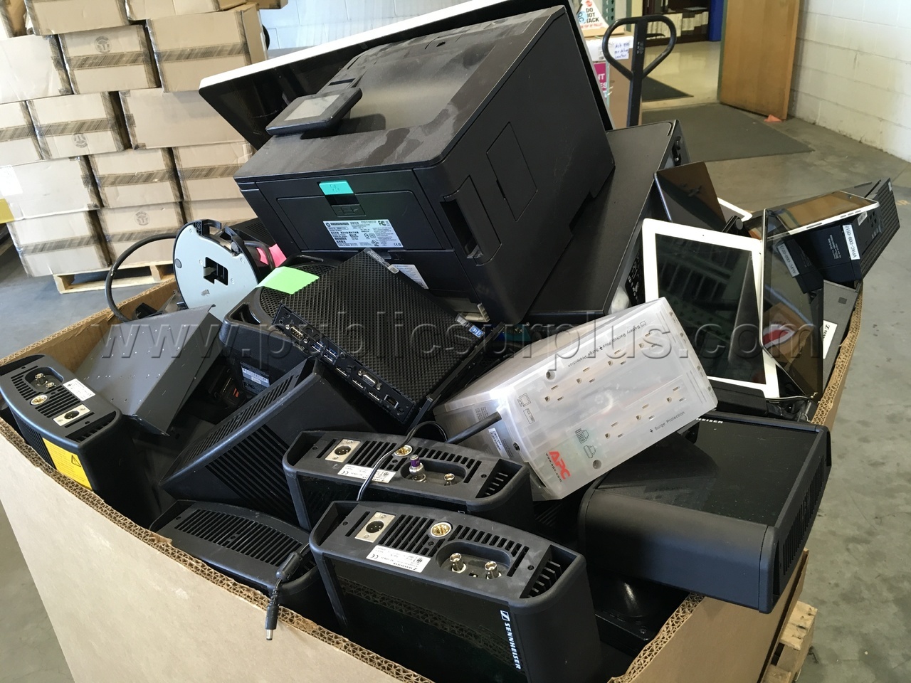 Box of Used Misc. Electronics   Government Surplus Auction - Photo #3