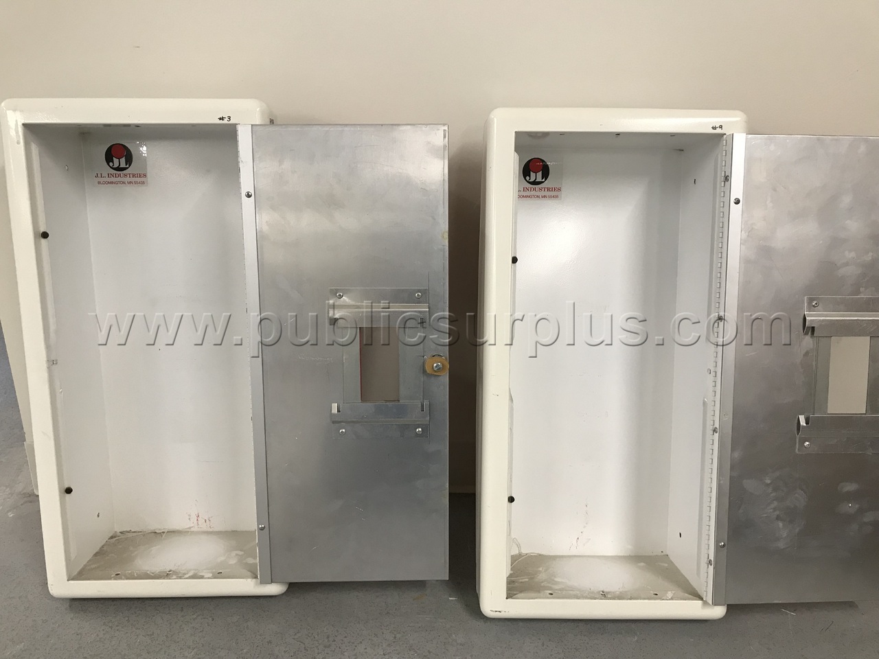 Recessed Fire Extinguisher Cabinets (Qty: 2)   Government Surplus Auction - Photo #4