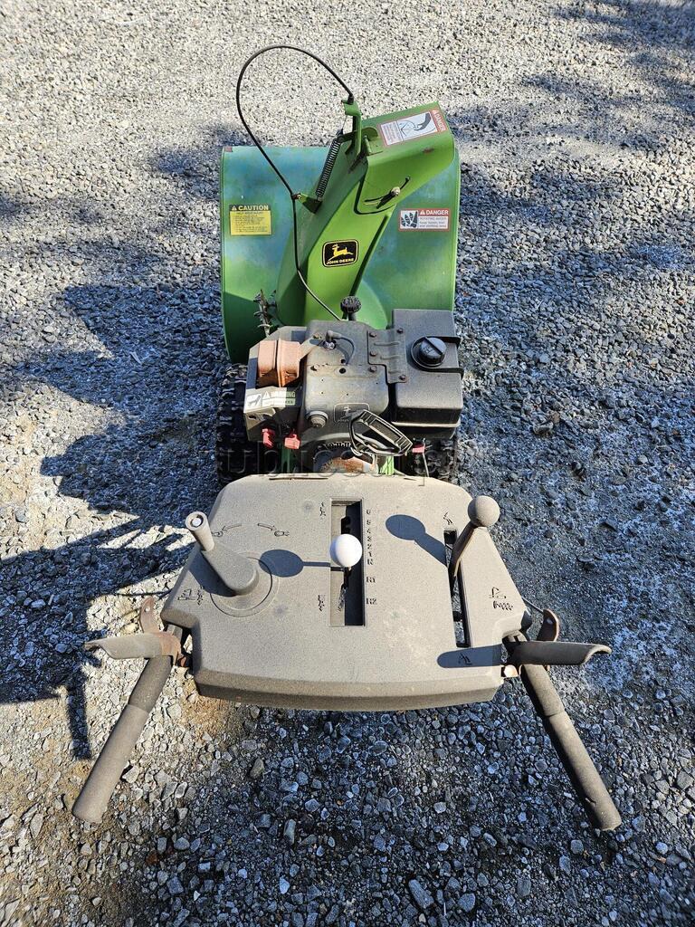 Snow Blower, JOHN DEERE TRS27 John Deere  Government Surplus Auction - Photo #2