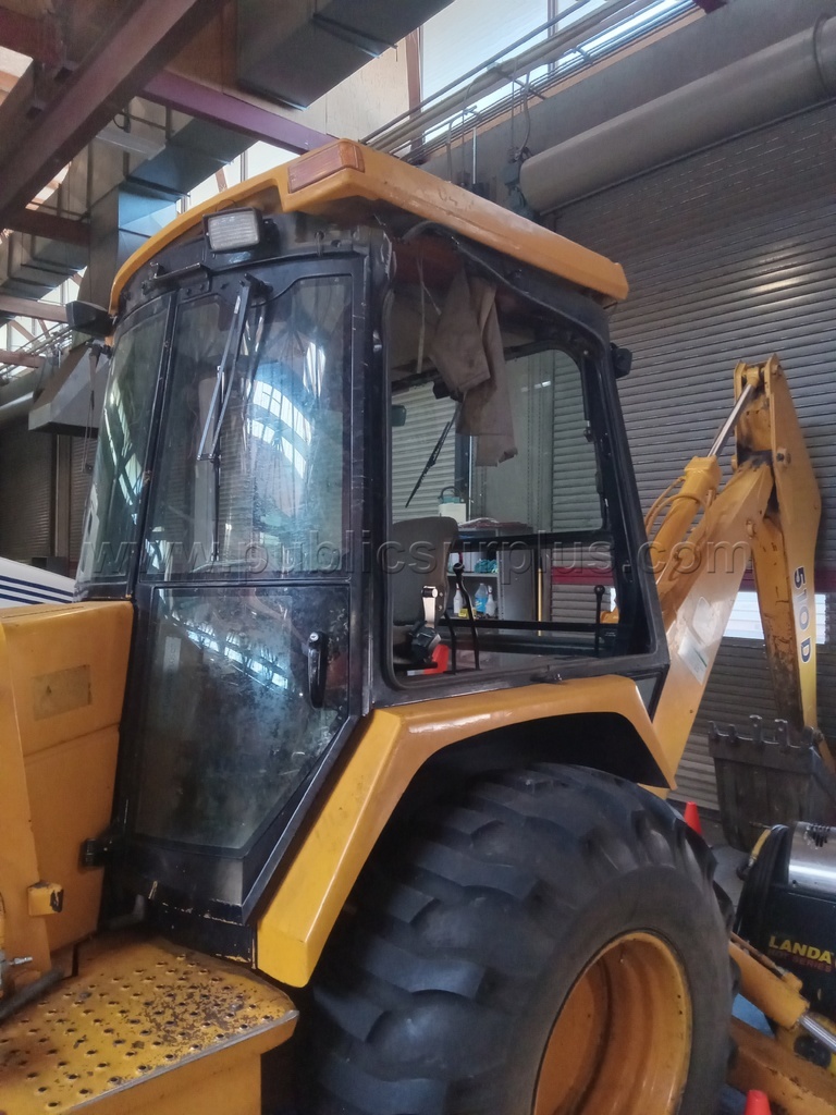 John Deere 510D Loader Backhoe John Deere 510D Government Surplus Auction - Photo #4