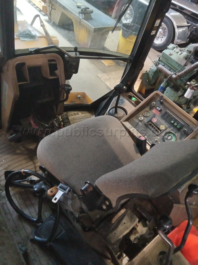 John Deere 510D Loader Backhoe John Deere 510D Government Surplus Auction - Photo #6