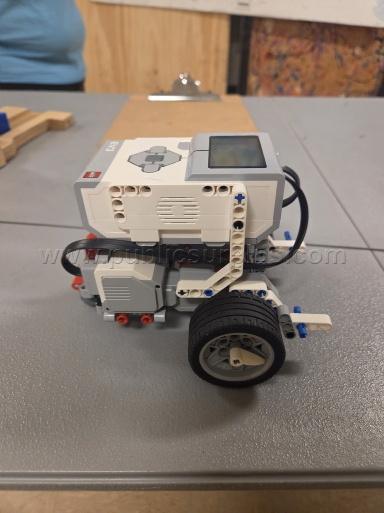 MINDSTORMS ROBOT AND MINDSTORM EV3 CORE SET   Government Surplus Auction - Photo #4