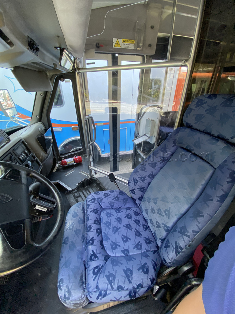 2014 International Shuttle (CA 2365) International 2365 Government Surplus Auction - Photo #3
