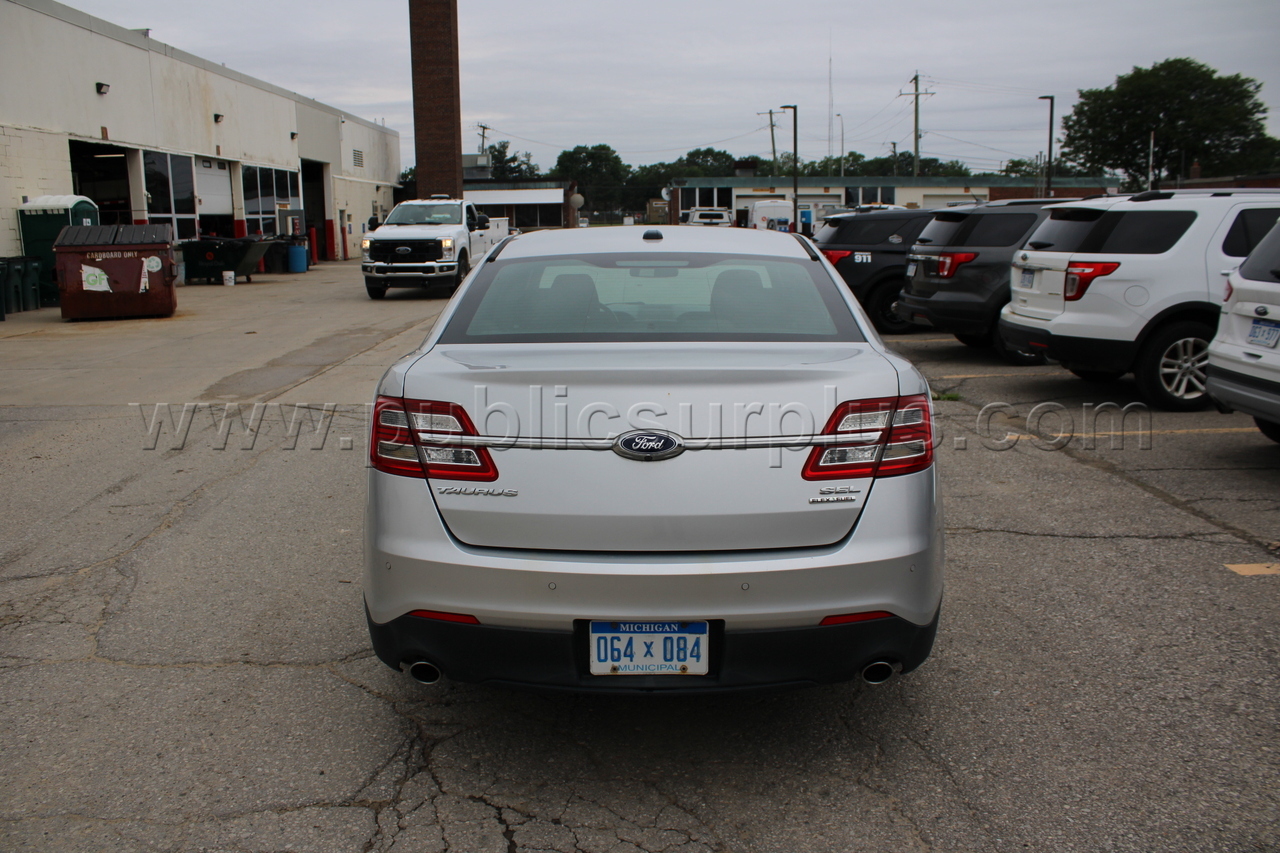 Taurus SEL FWD  Taurus Government Surplus Auction - Photo #6