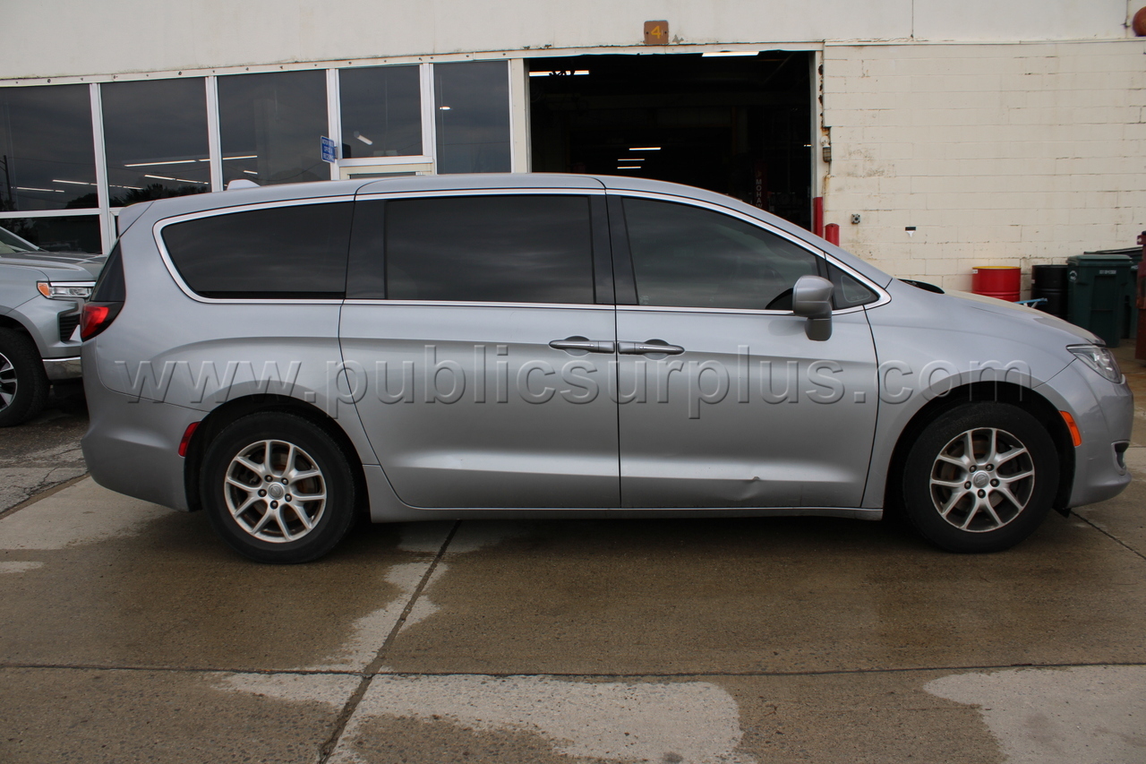 Pacifica Touring FWD   Government Surplus Auction - Photo #4