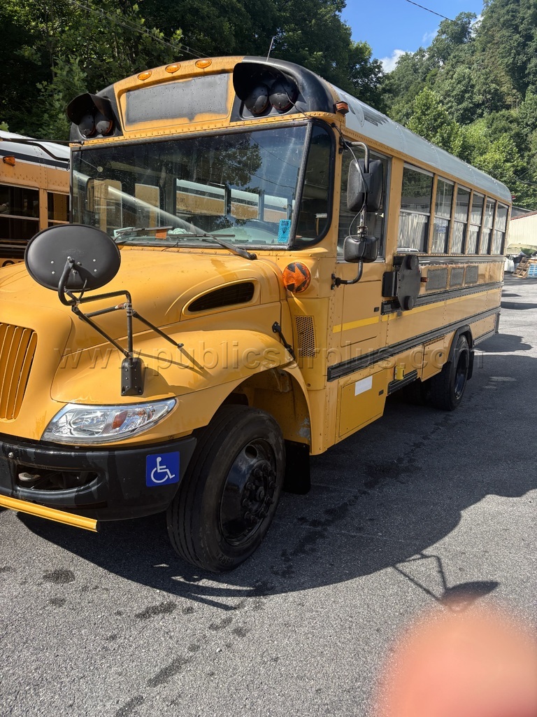Bus 143  143 Government Surplus Auction - Photo #2