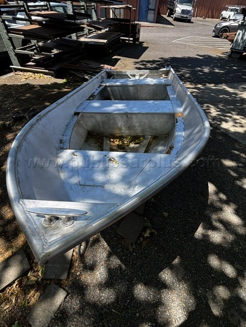 14FT Aluminum Skiff Clark  Government Surplus Auction - Photo #3