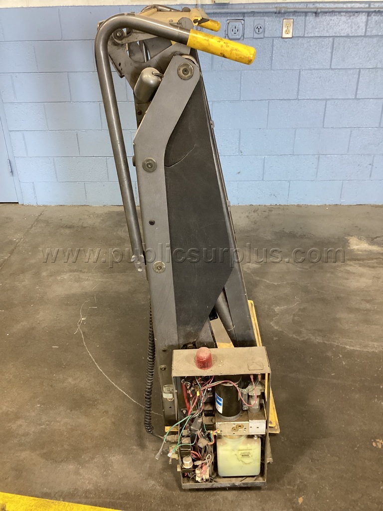Transit Braun Wheelchair Lift Braun Transit Government Surplus Auction - Photo #3