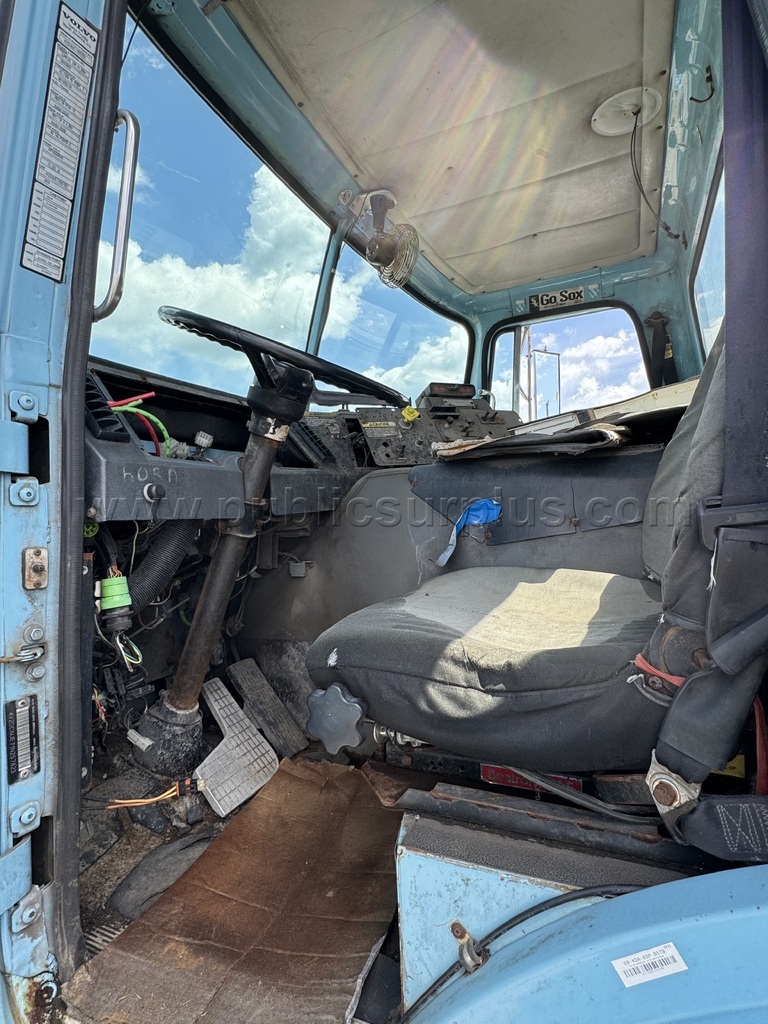 2001 VOLVO EXPEDITOR GARBAGE TRUCK Volvo  Government Surplus Auction - Photo #6