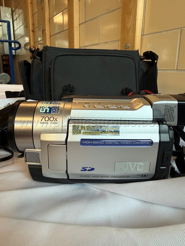 JVC GR-DVL520U 700x Zoom Digital Video Camera  700x Government Surplus Auction - Photo #2