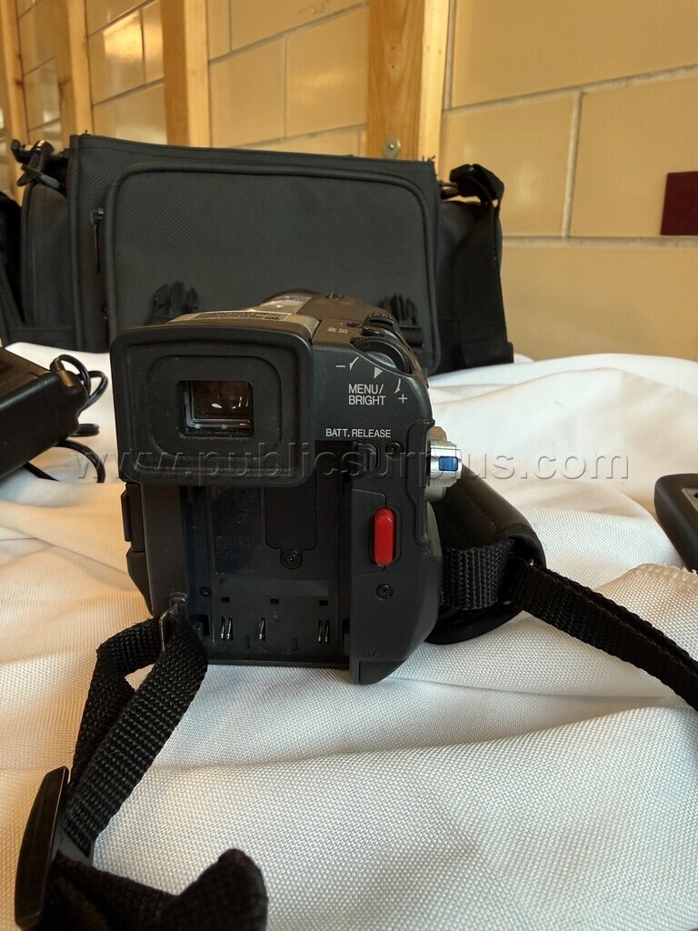 JVC GR-DVL520U 700x Zoom Digital Video Camera  700x Government Surplus Auction - Photo #3