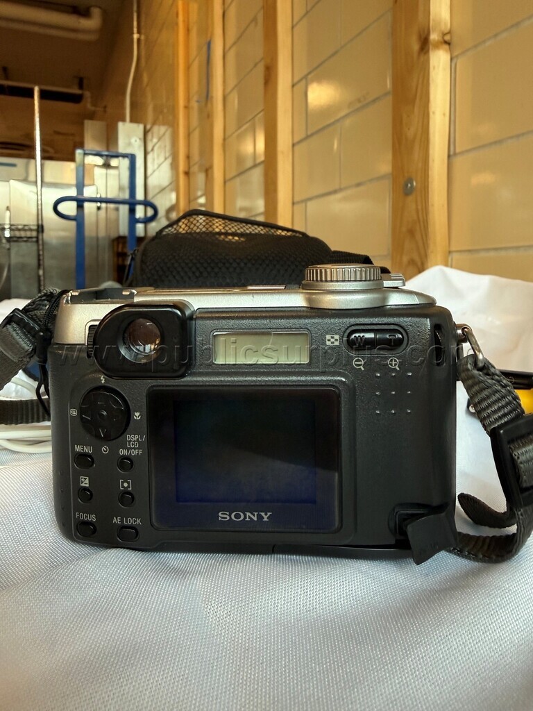 Sony Cyber-shot DSC-S75 3.2MP Digital Camera - Silver Case  Government Surplus Auction - Photo #4