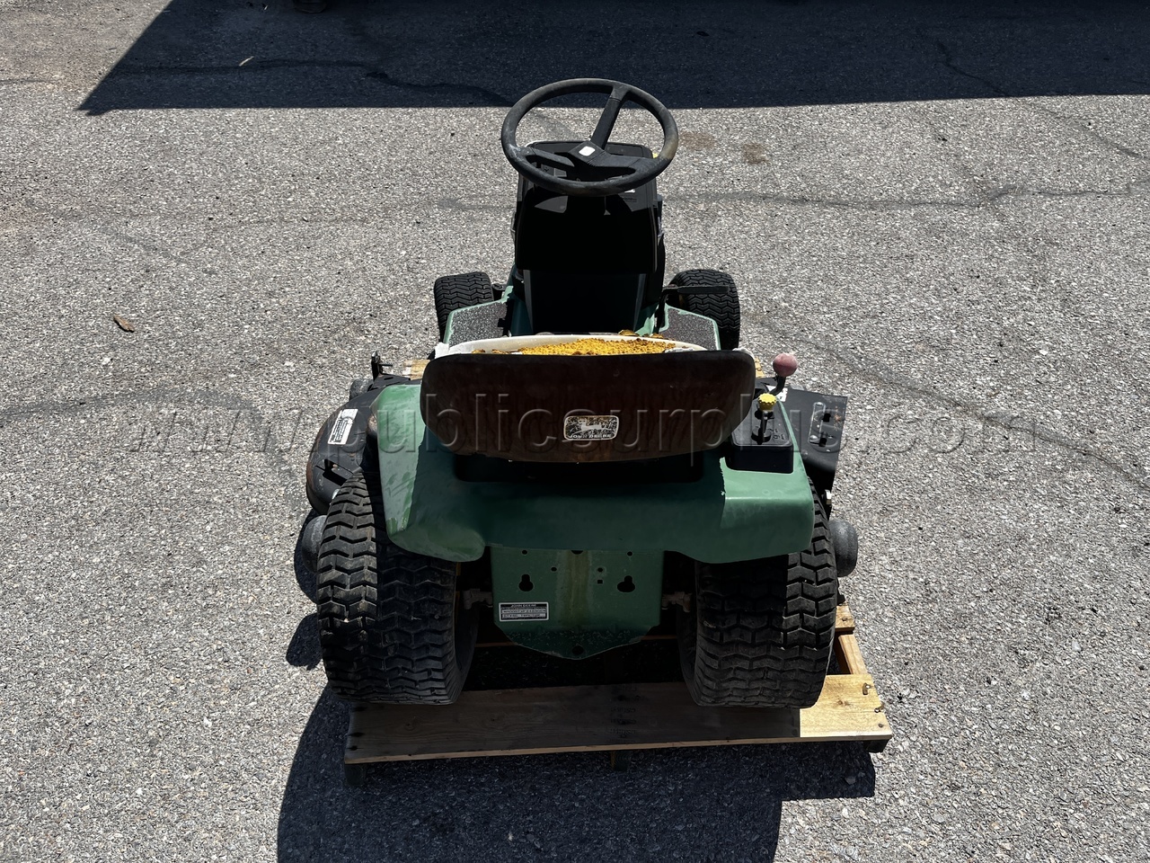 LOT - 112E John Deere riding lawn mower John Deere 112E Government Surplus Auction - Photo #4