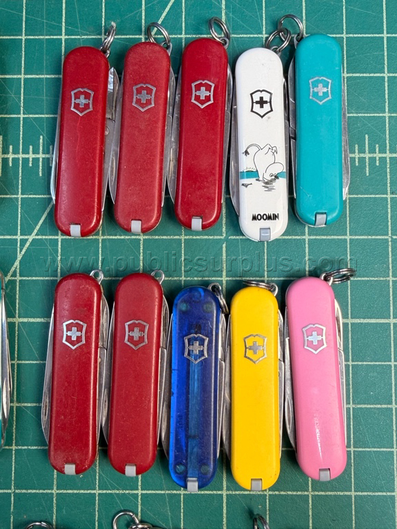 Small Victorinox Swiss Army Knives - QTY 50 - Shipping $12.00   Government Surplus Auction - Photo #5