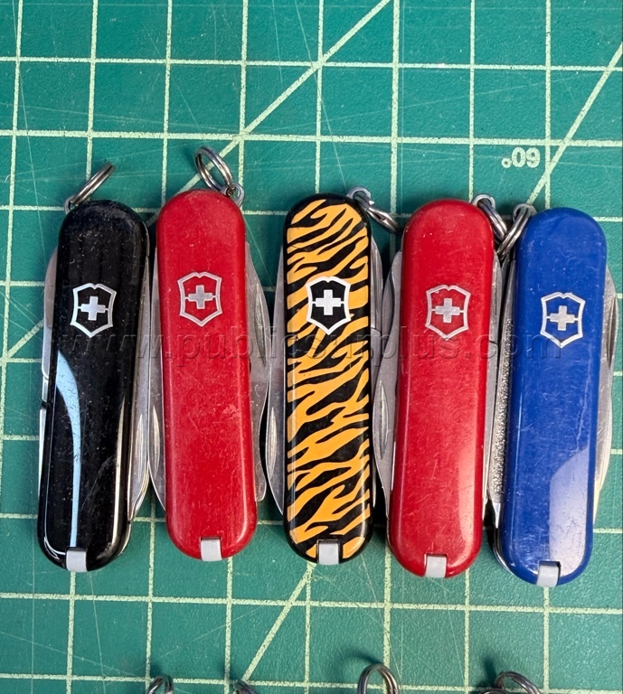Small Victorinox Swiss Army Knives - QTY 50 - Shipping $12.00   Government Surplus Auction - Photo #6