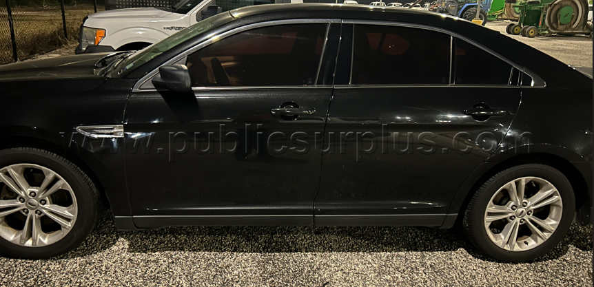 2015 Ford Taurus Black V44904