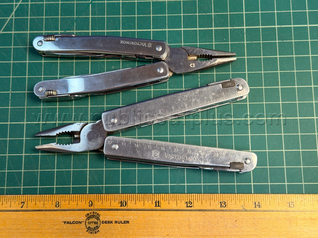 Victorinox Swiss Army Knives & Multi-Tools - Shipping $12.00   Government Surplus Auction - Photo #3