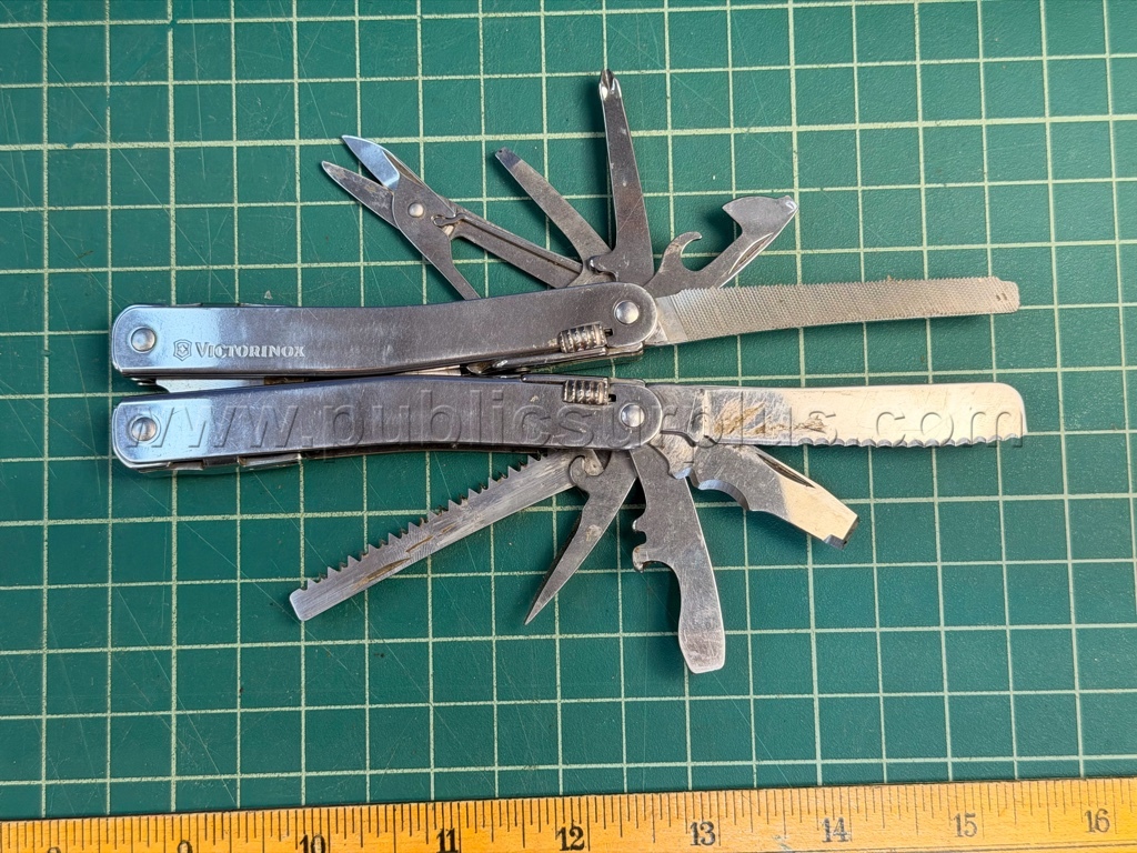 Victorinox Swiss Army Knives & Multi-Tools - Shipping $12.00   Government Surplus Auction - Photo #5