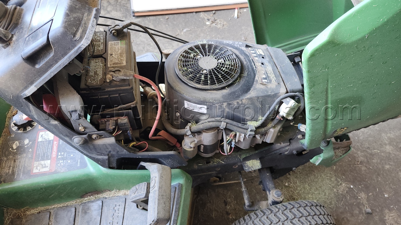 John Deere 325 Riding Mower John Deere 325 Government Surplus Auction - Photo #3