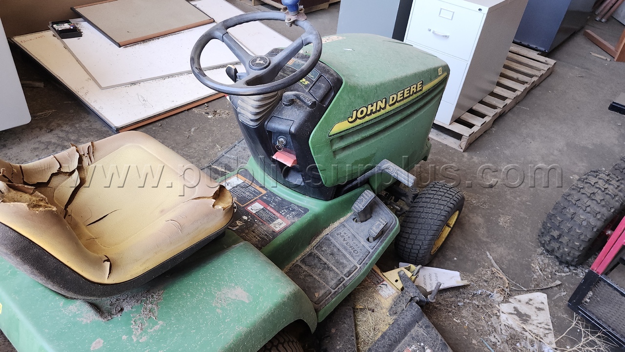 John Deere 325 Riding Mower John Deere 325 Government Surplus Auction - Photo #6