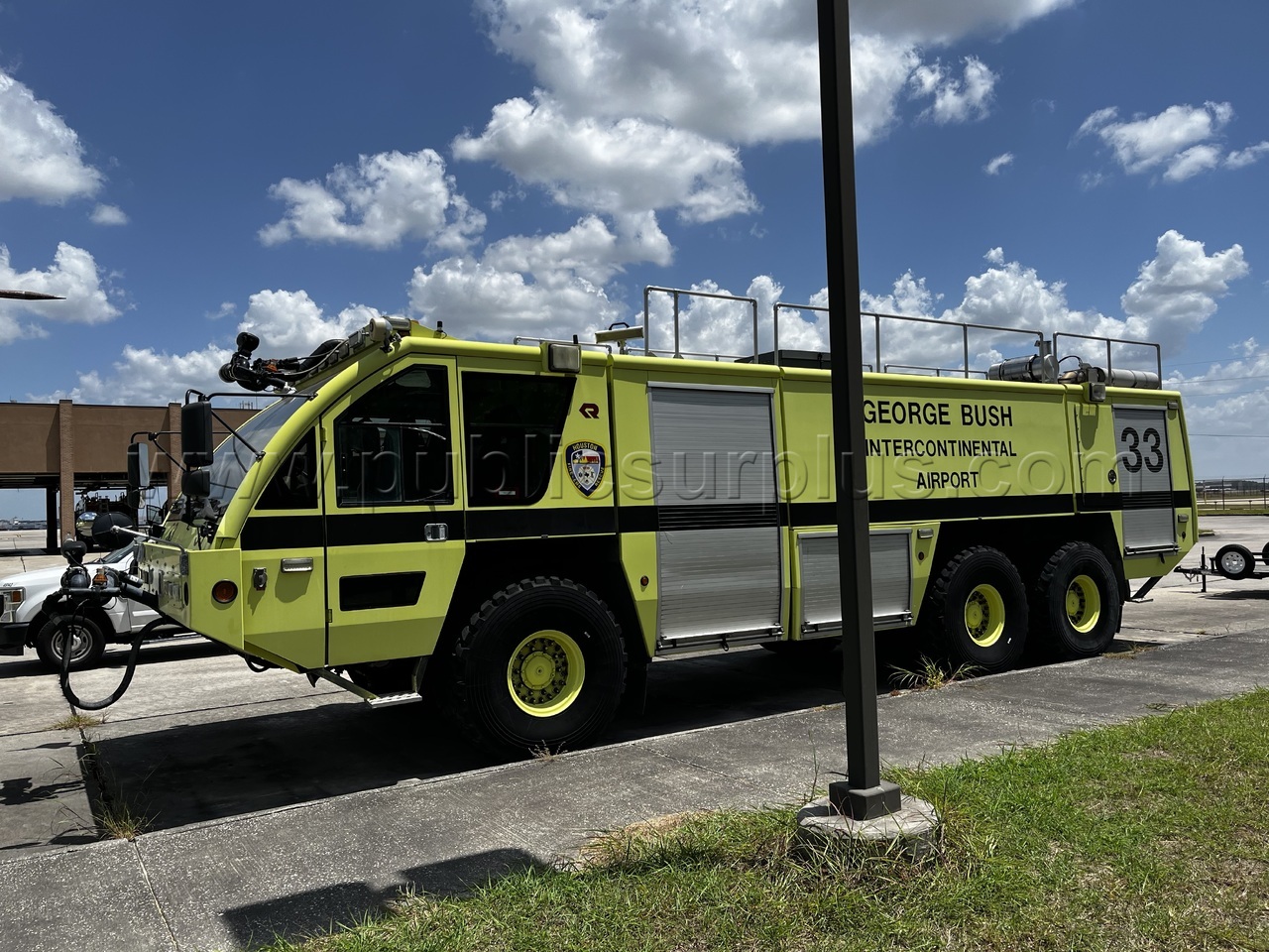 2003 E-ONE P-512 Crash and Rescue Fire truck V36143 E-One 512 Government Surplus Auction - Photo #2