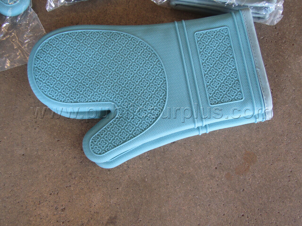 SILICONE MITTS #2   Government Surplus Auction - Photo #3