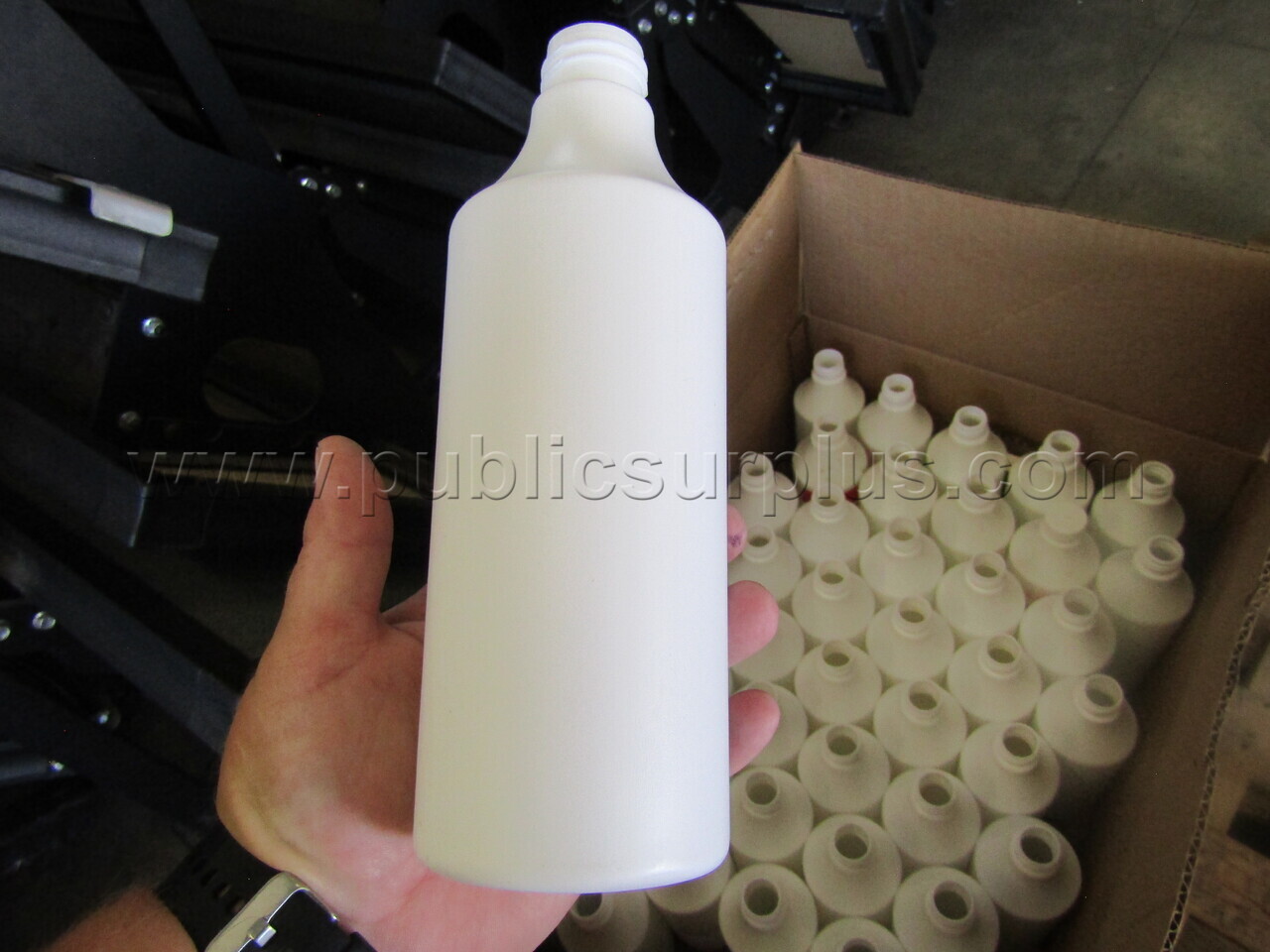 SPRAY BOTTLES   Government Surplus Auction - Photo #3