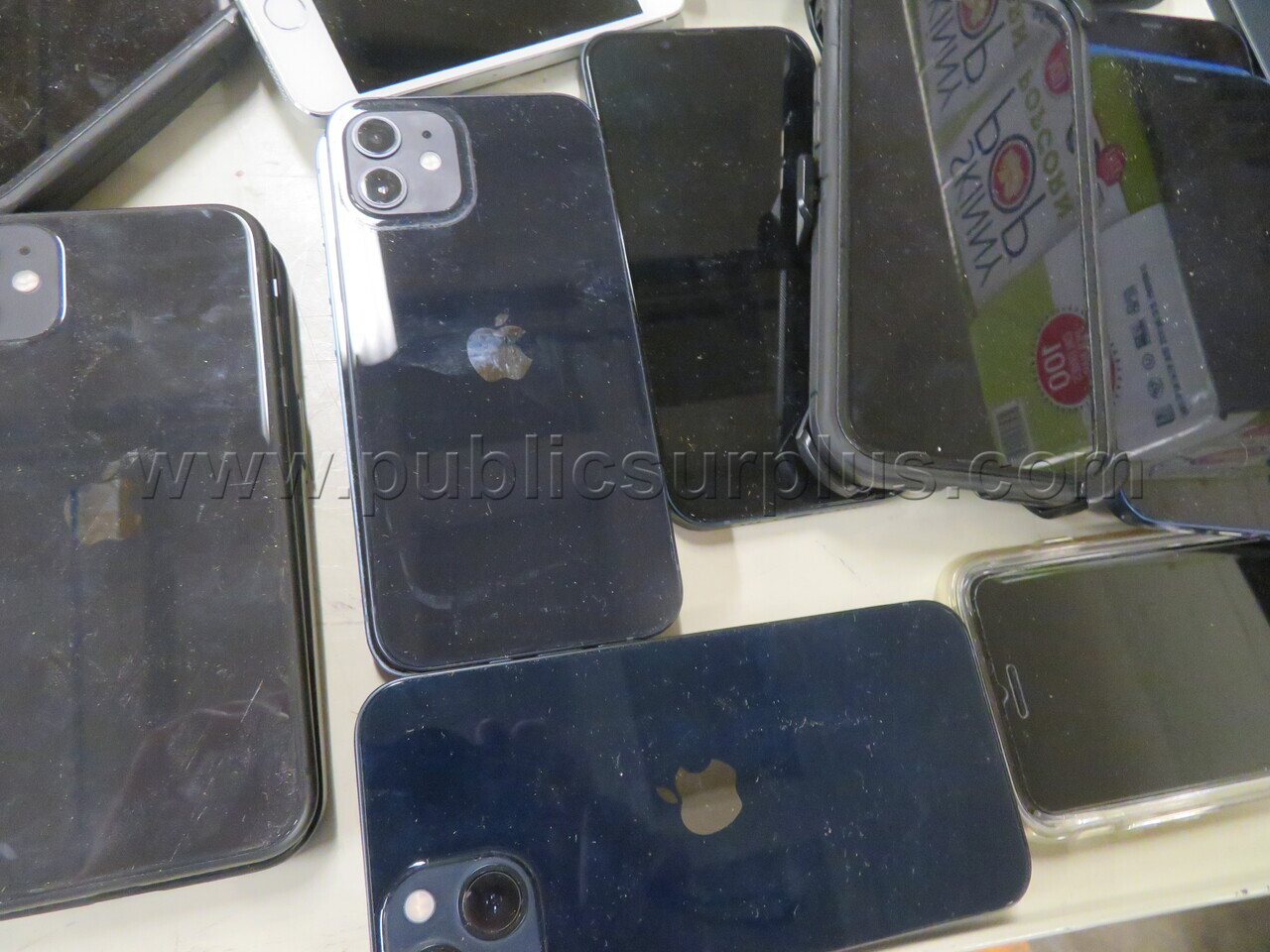 Broken Older iPhones   Government Surplus Auction - Photo #5