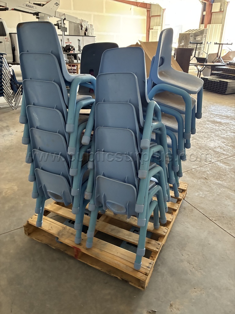 Multiple Chairs   Government Surplus Auction - Photo #2