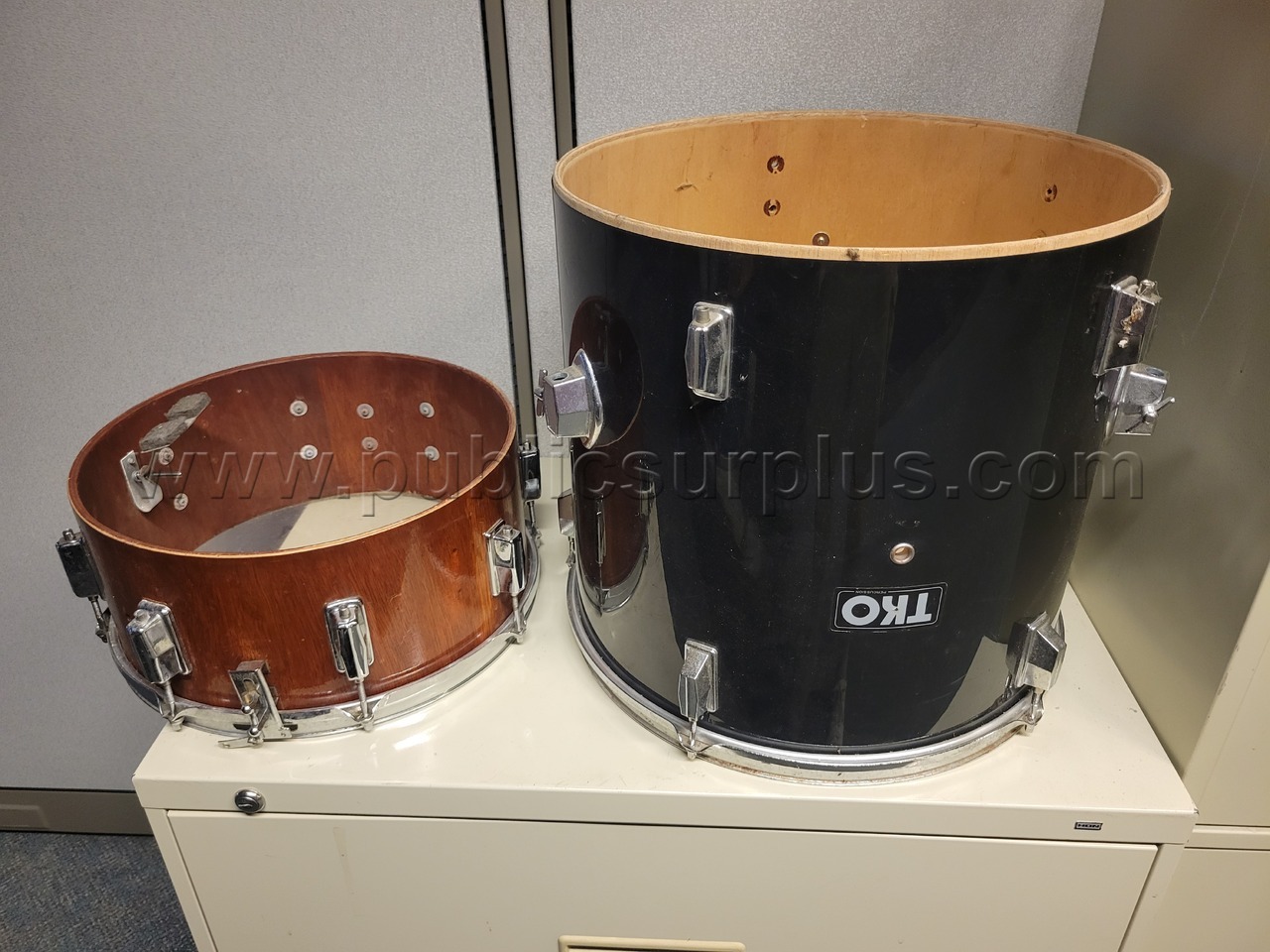 DRUMS & DRUM CASES 1 LOT   Government Surplus Auction - Photo #6