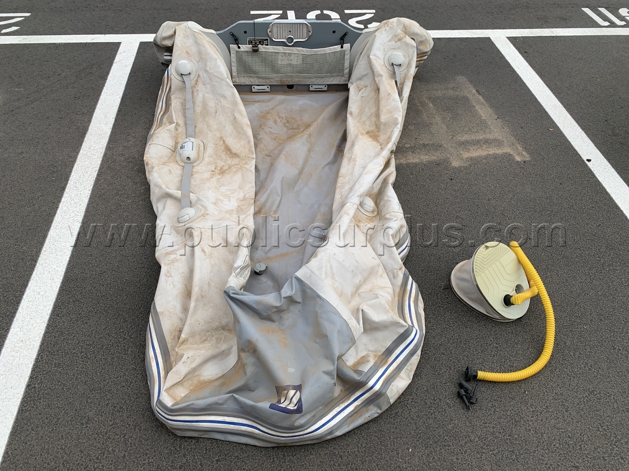 Inflatable Boat w/ Minn Kota Endura 36 Trolling Motor - GFD /KK   Government Surplus Auction - Photo #2