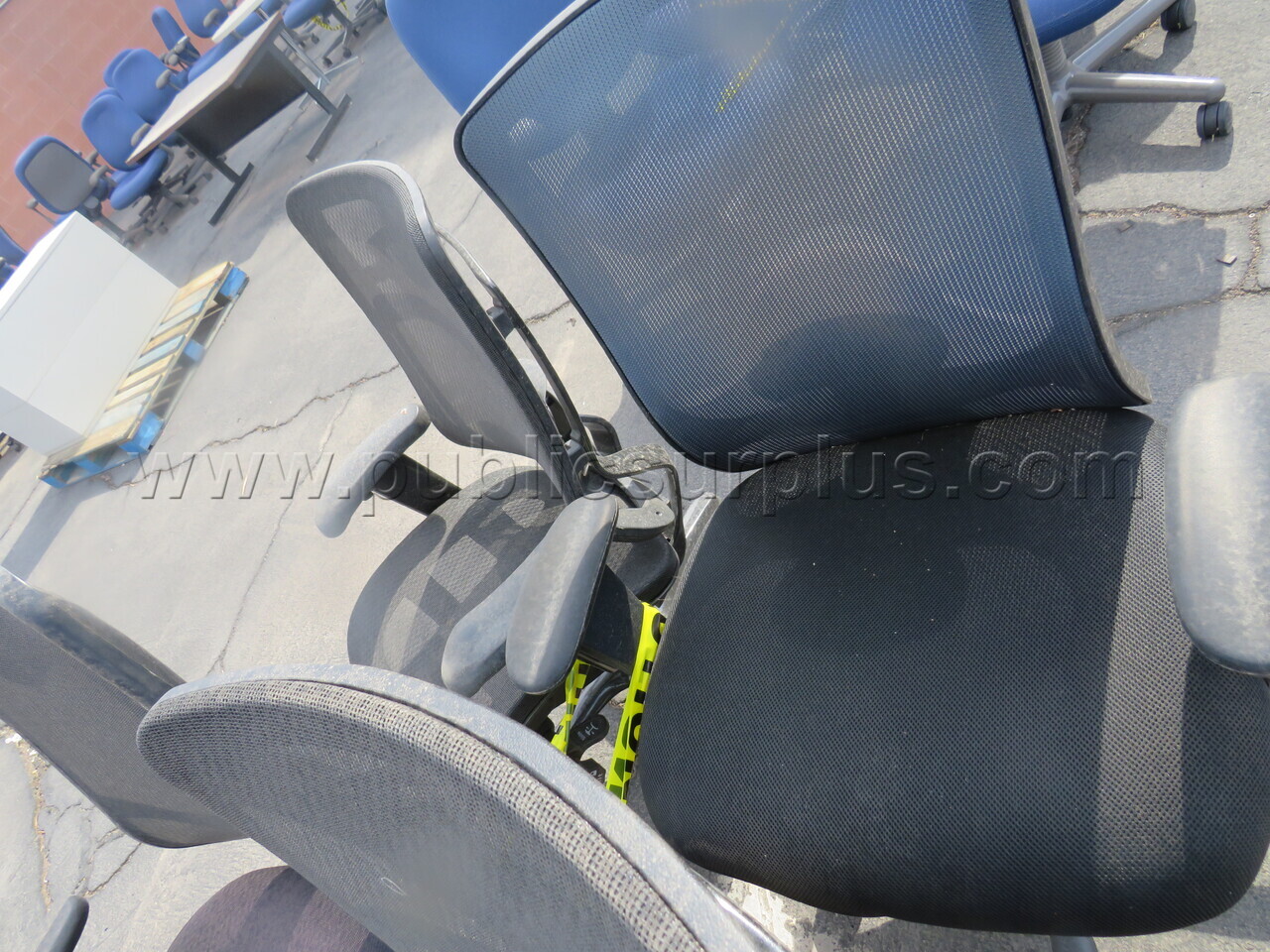 Lot of 4 Chairs   Government Surplus Auction - Photo #3