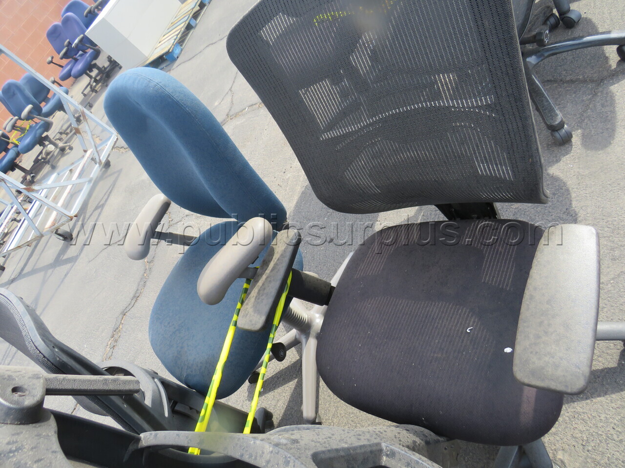 Lot of 4 Chairs   Government Surplus Auction - Photo #3