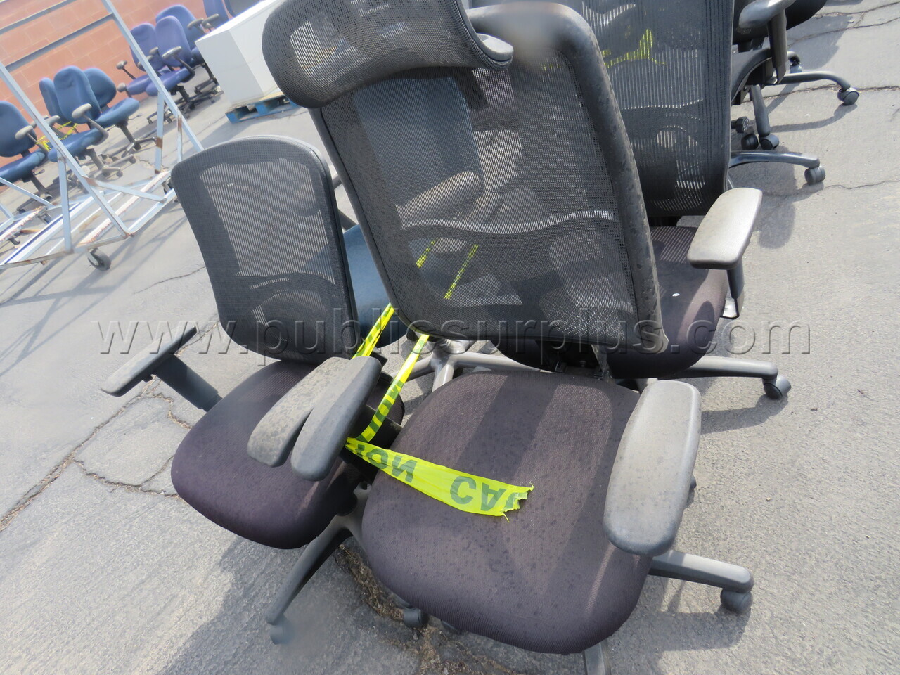 Lot of 4 Chairs   Government Surplus Auction - Photo #4