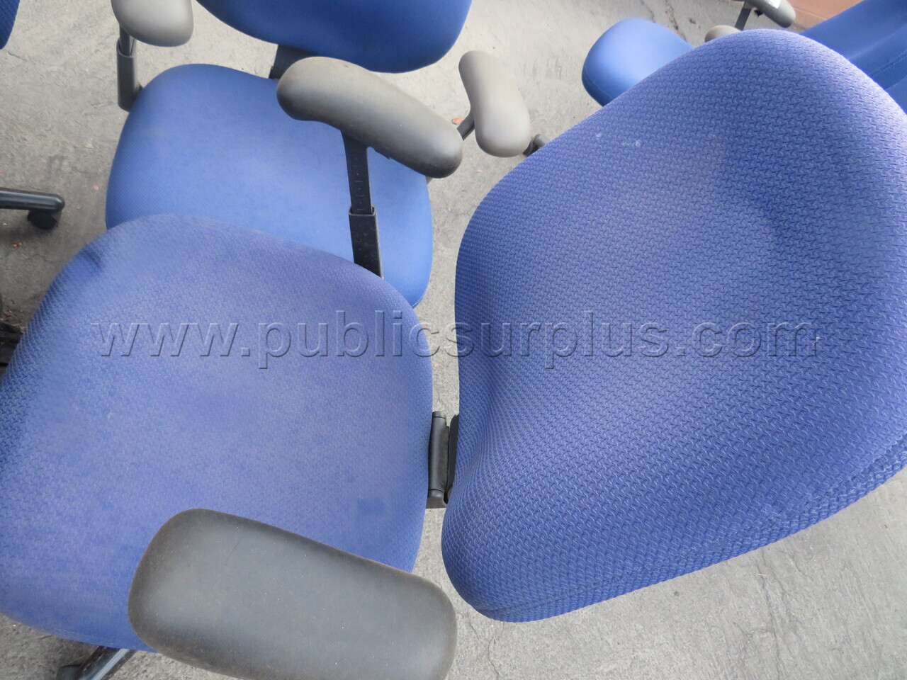 Lot of 4 Rolling Chairs   Government Surplus Auction - Photo #3