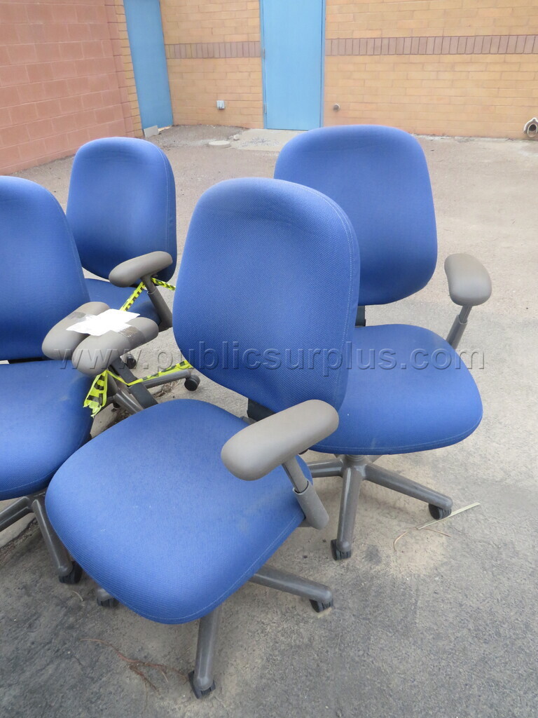 Lot of 4 Rolling Chairs   Government Surplus Auction - Photo #2